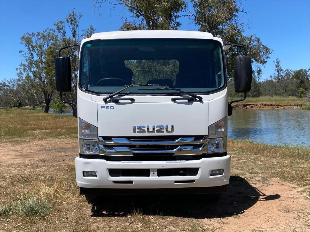 2017 Isuzu Fsr image 10