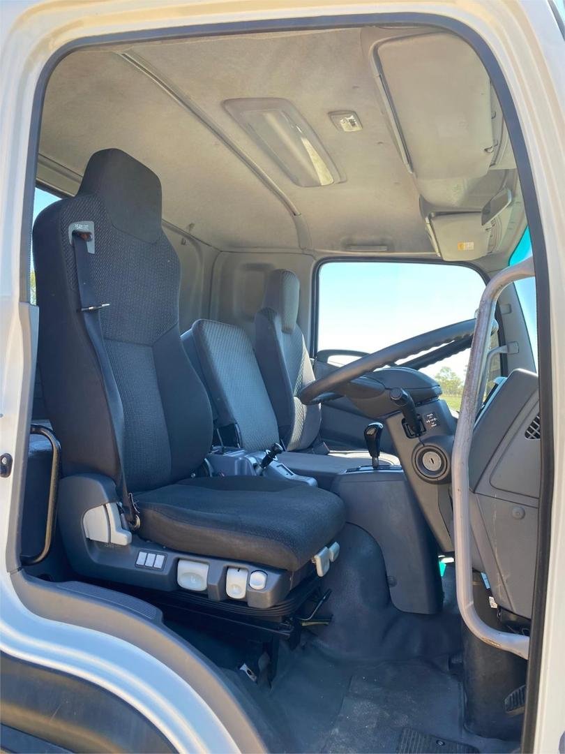 2017 Isuzu Fsr image 13