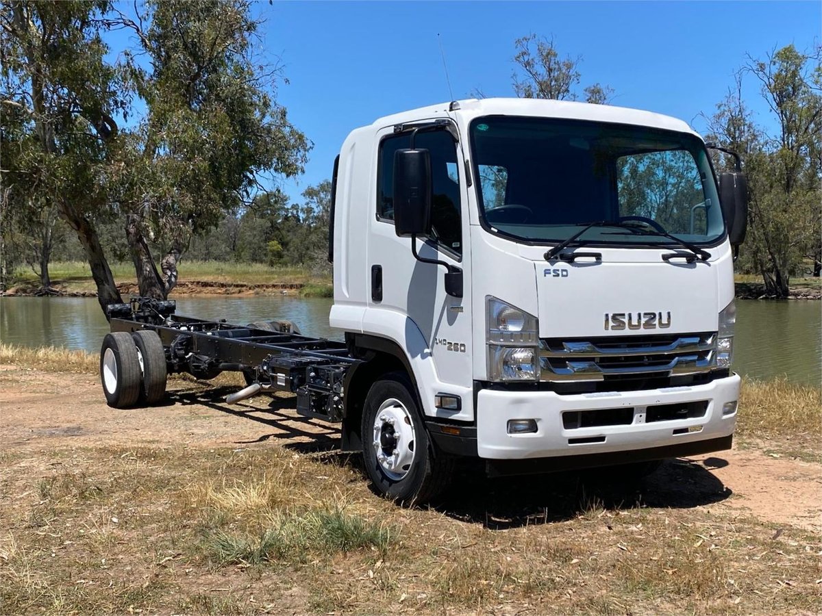 2017 Isuzu Fsr image 9
