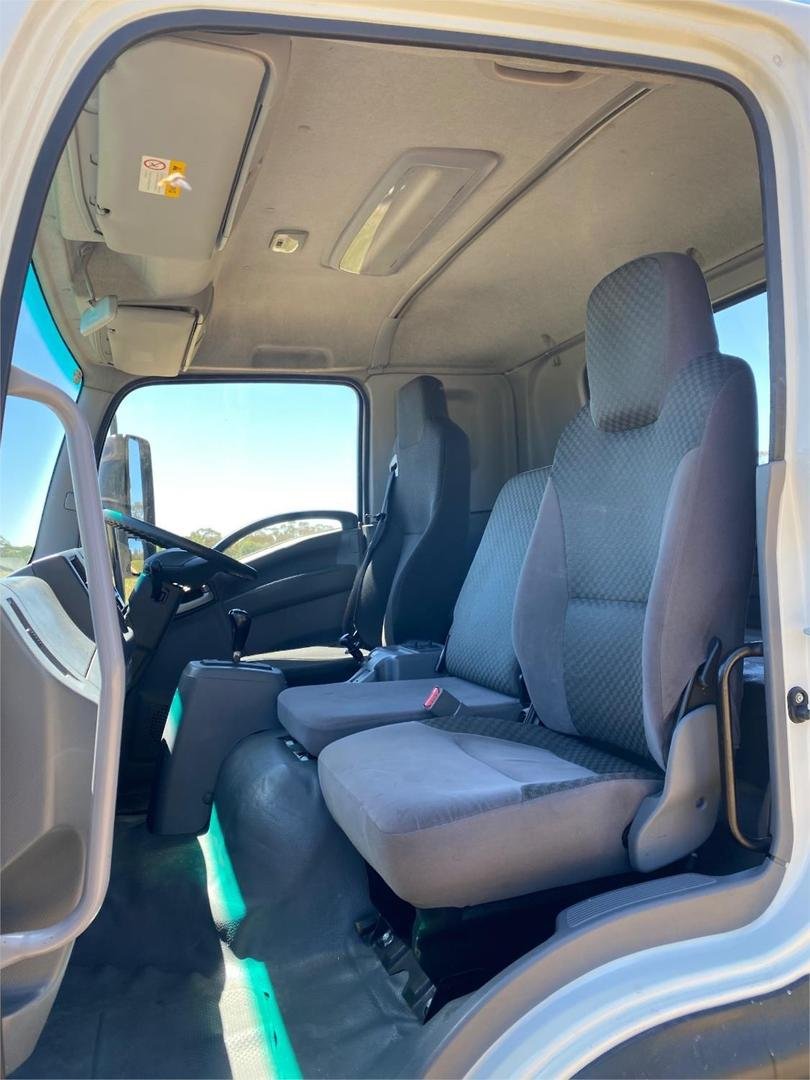 2017 Isuzu Fsd image 12