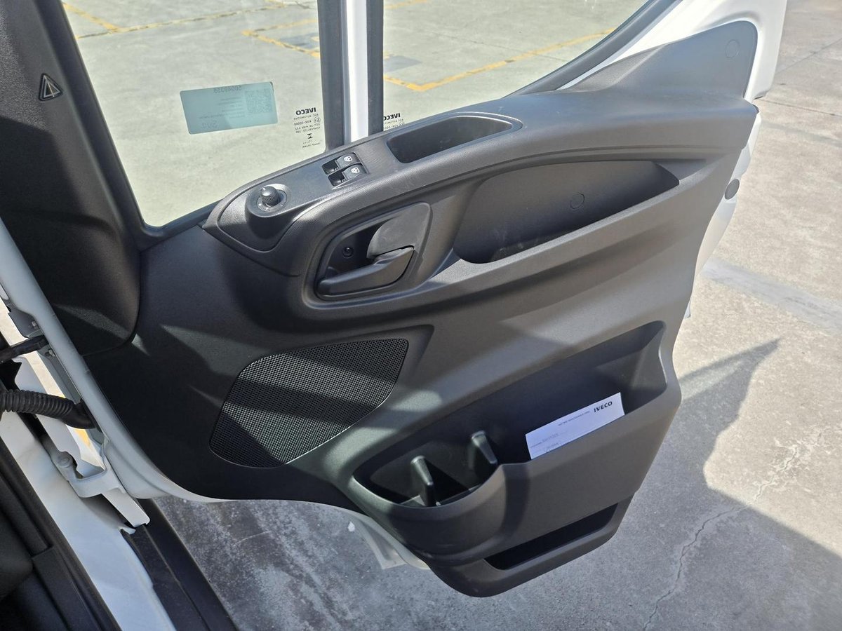 2026 Iveco Daily 45C18 Tradie Made image 11