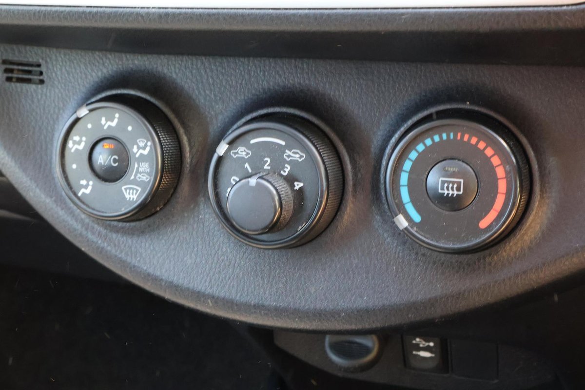 2015 Toyota Yaris Ascent NCP130R image 17