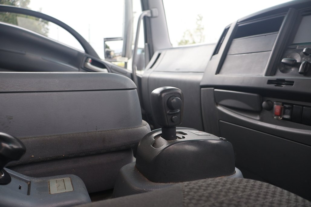 2019 ISUZU FRR 107-210 image 11
