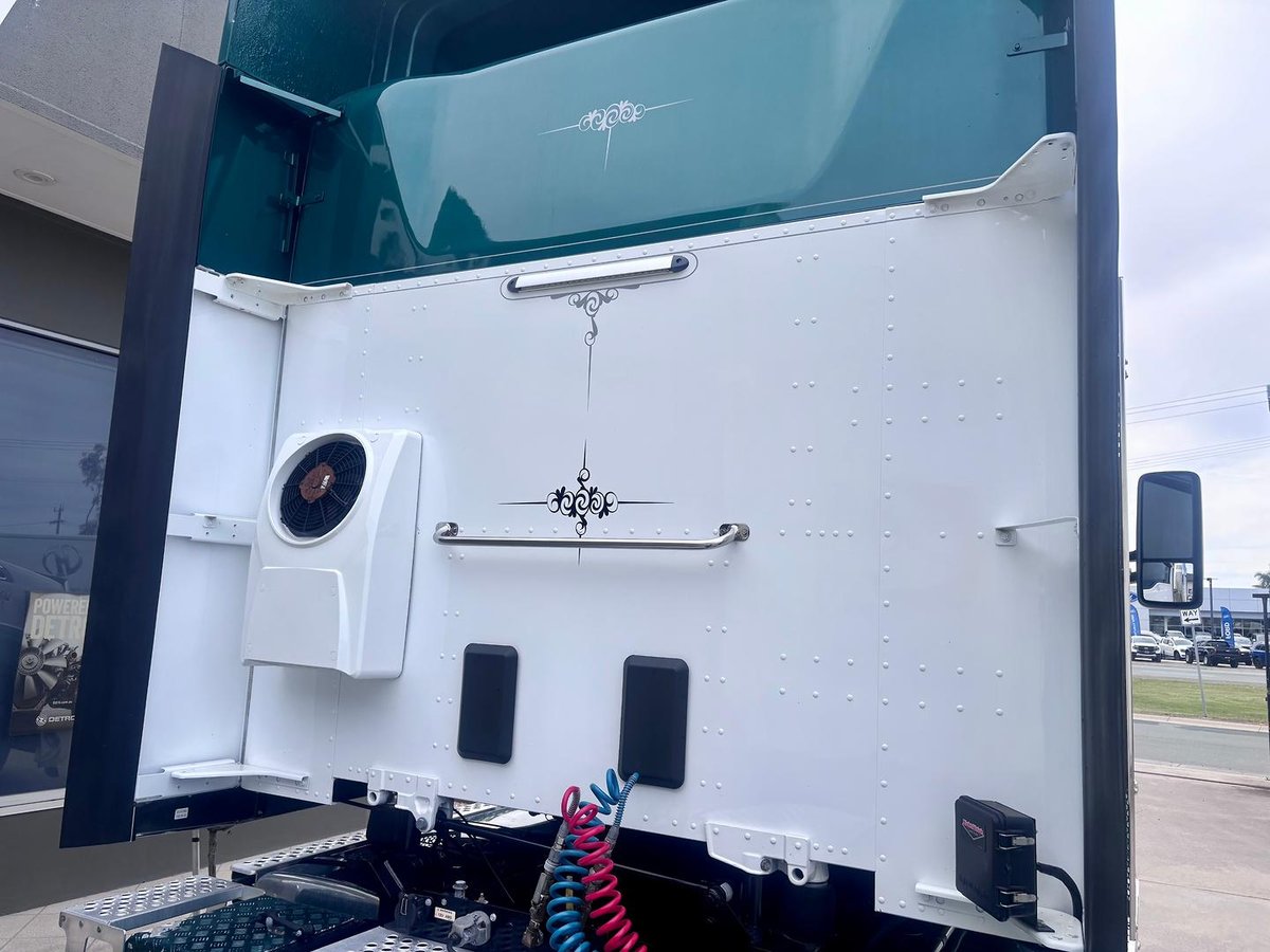 2019 Kenworth T610 image 13
