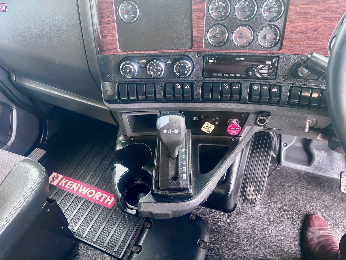 2019 Kenworth T610 image 21