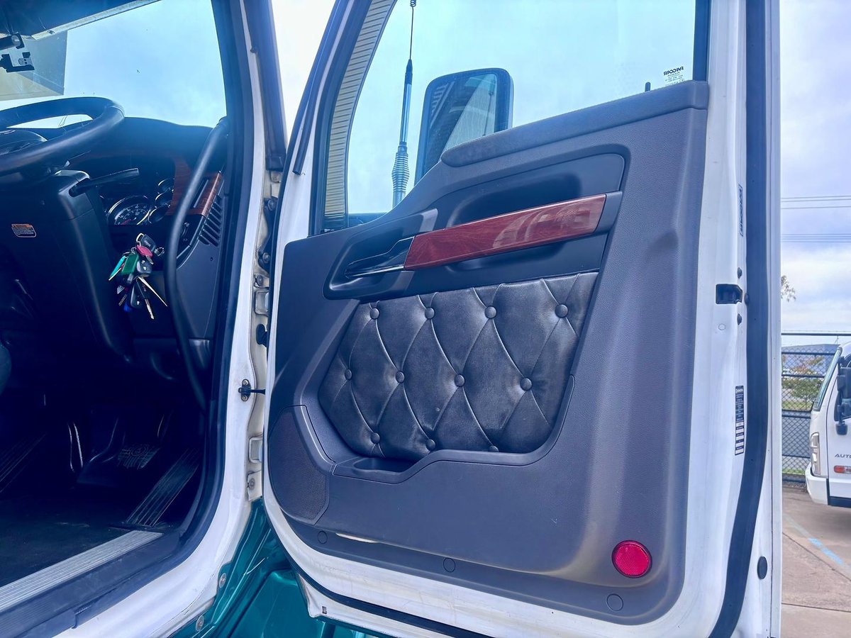 2019 Kenworth T610 image 26