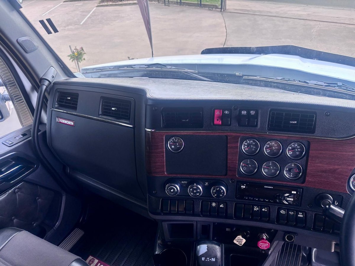 2019 Kenworth T610 image 23