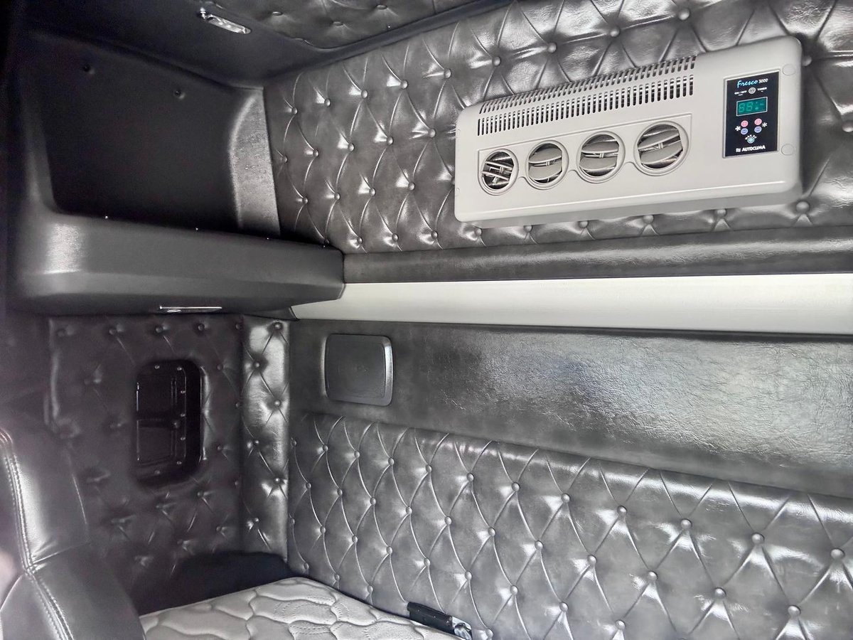 2019 Kenworth T610 image 31