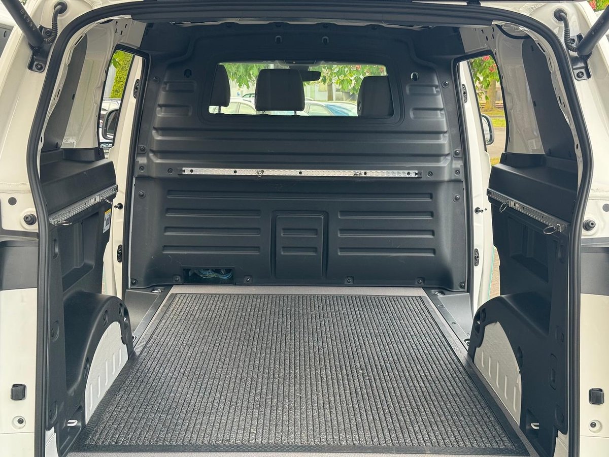 2025 Volkswagen ID. Buzz Cargo BEV550 EBN MY25 image 9