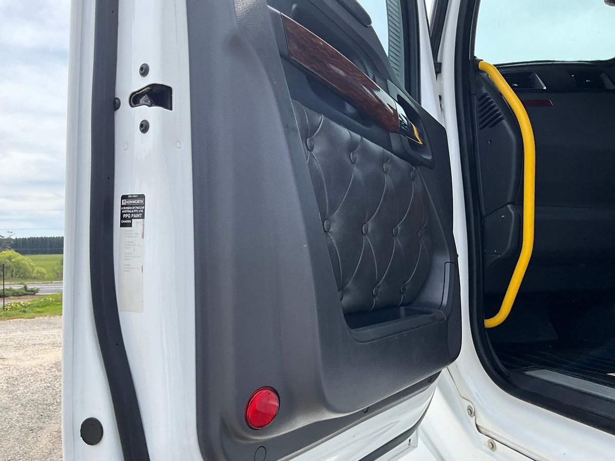 2018 Kenworth T610 SAR image 27