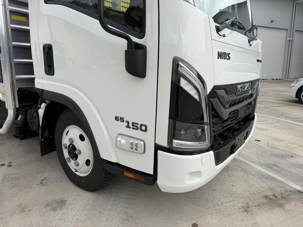 2026 Isuzu N Series NMS 65-150 MT D28 Traypack image 6