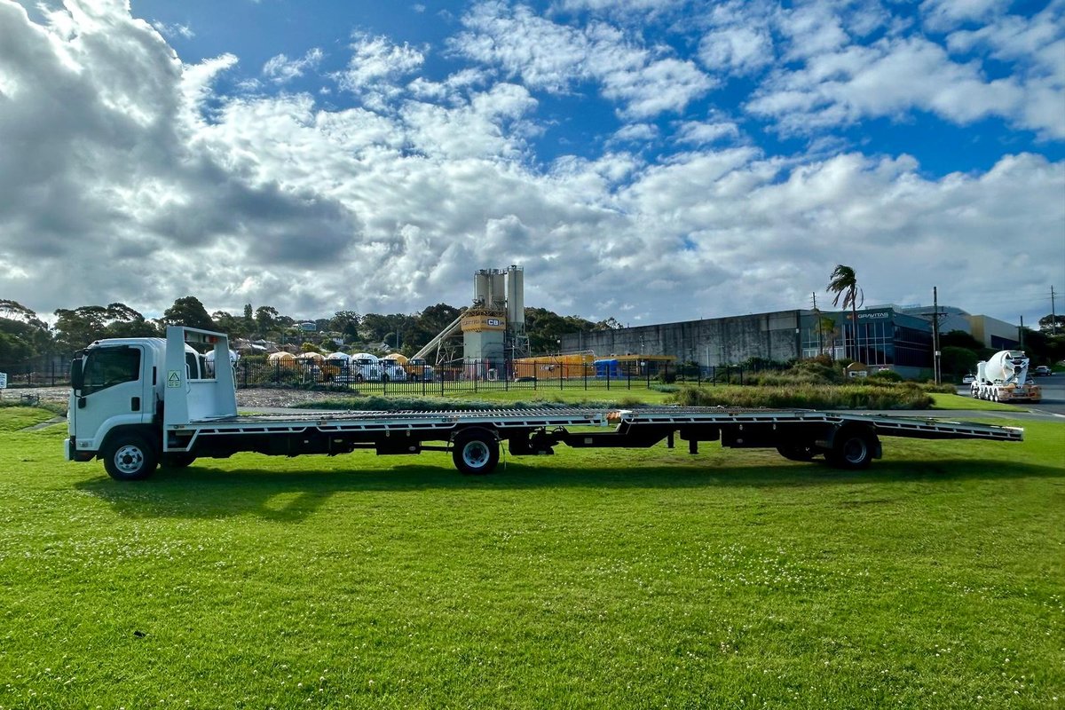 2012 Isuzu F Series FRR 500 image 7