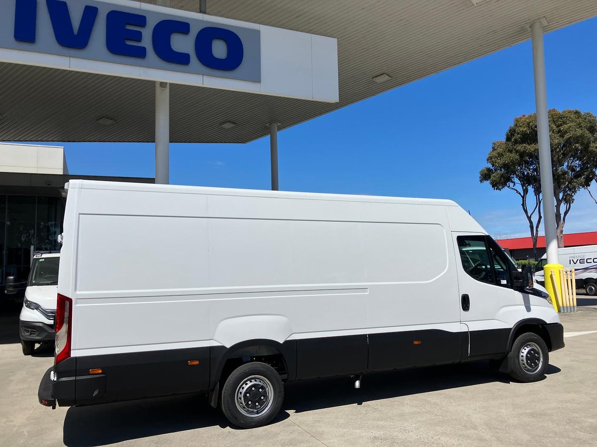 2026 Iveco Daily 42S18V image 2
