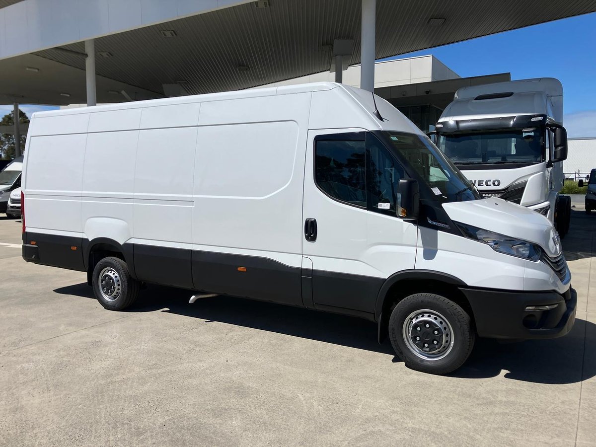 2026 Iveco Daily 42S18V image 4