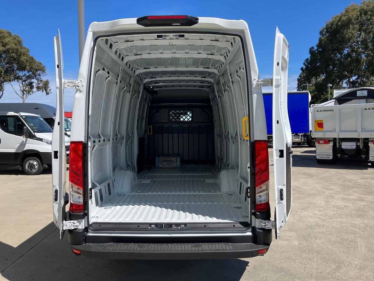 2026 Iveco Daily 42S18V image 13