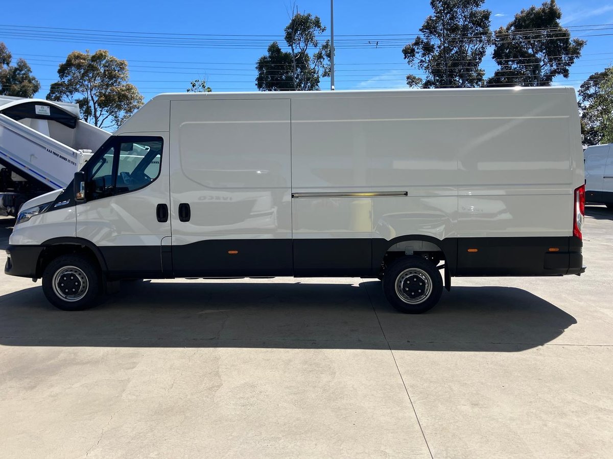 2026 Iveco Daily 42S18V image 9