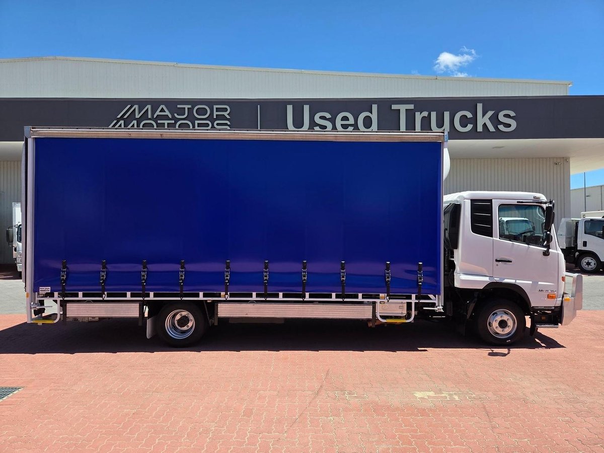 2017 UD Mk 11 250 10 Pallet Tautliner And Lift image 13
