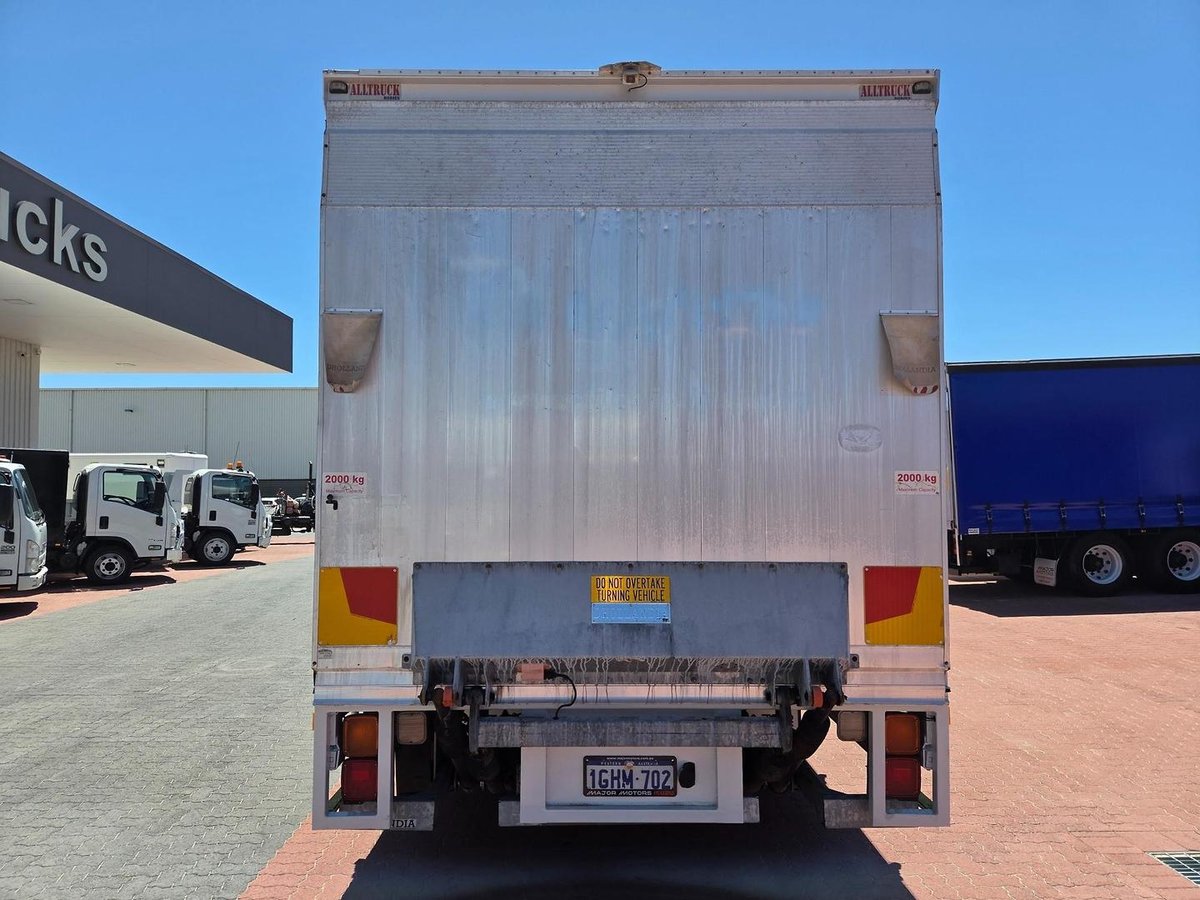 2017 UD Mk 11 250 10 Pallet Tautliner And Lift image 9
