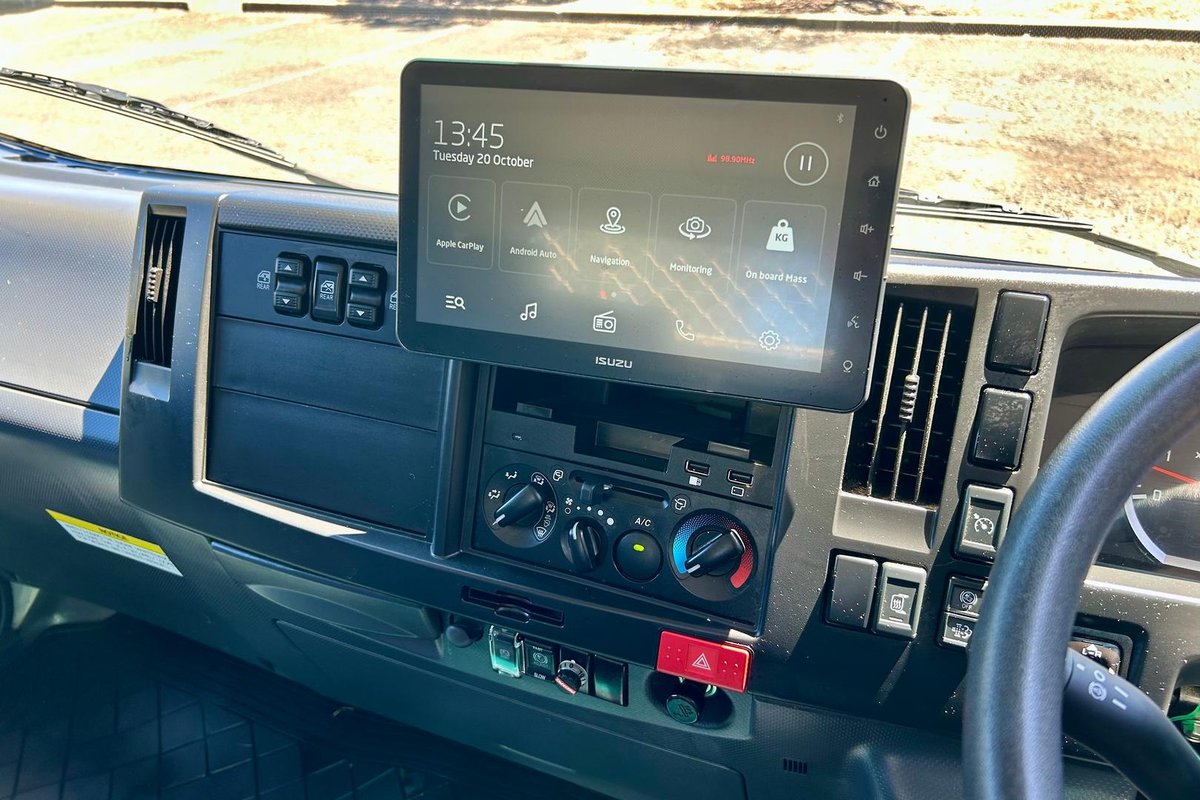 2023 Isuzu N Series NNR 45-150 image 28