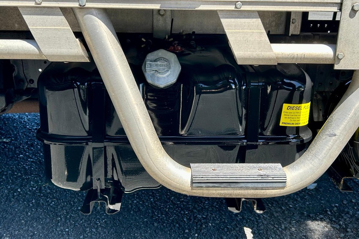 2023 Isuzu N Series NNR 45-150 image 18