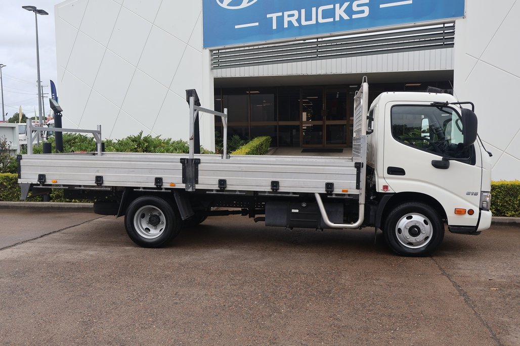 2022 HINO DUTRO 616 image 10