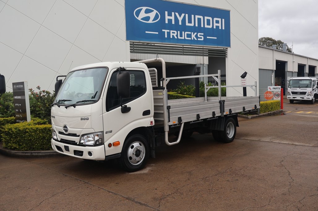 2022 HINO DUTRO 616 image 8