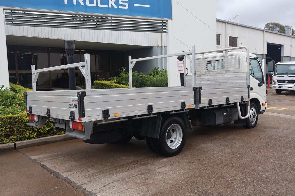 2022 HINO DUTRO 616 image 9