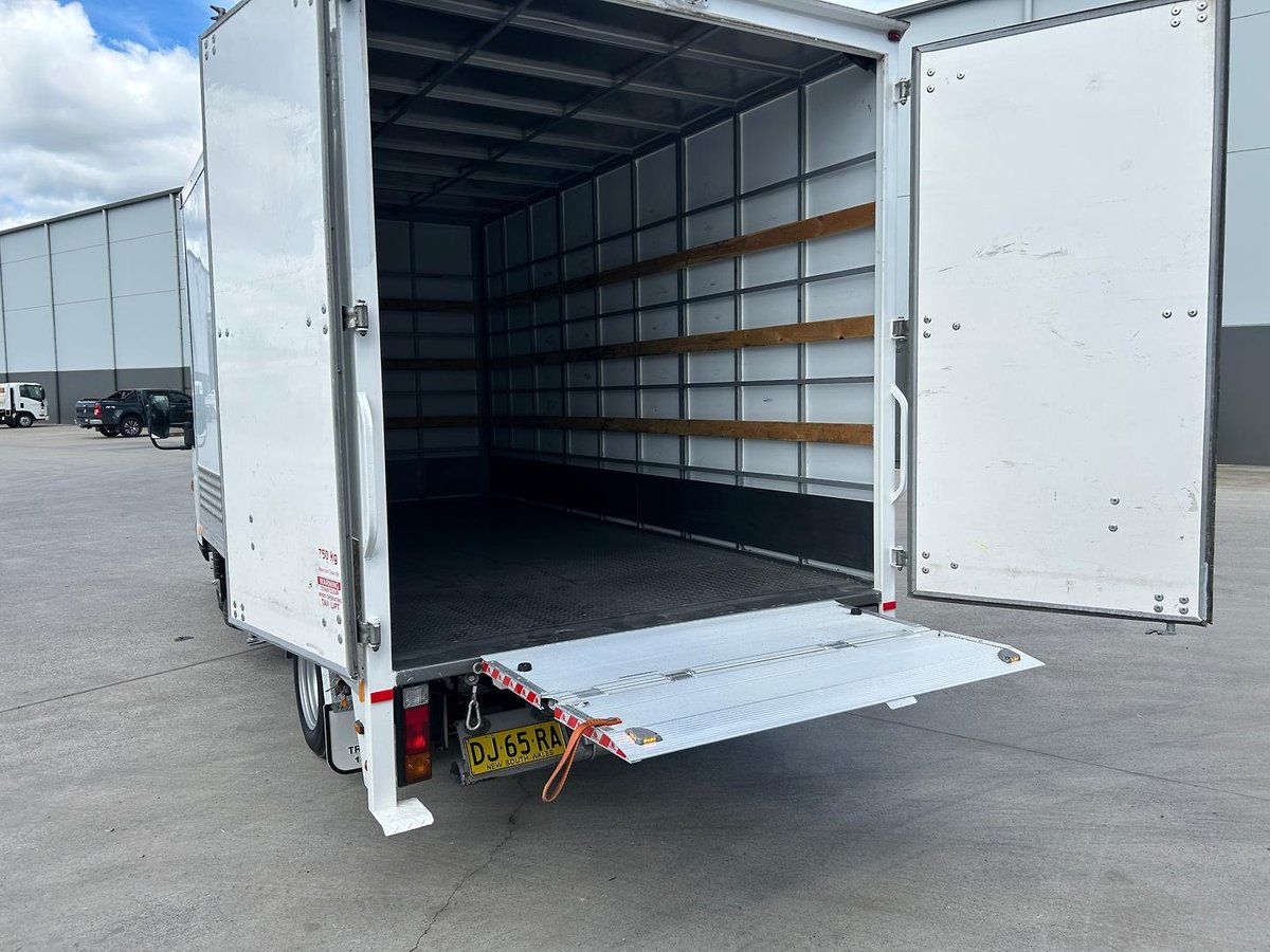 2023 Fuso Canter 515 image 17