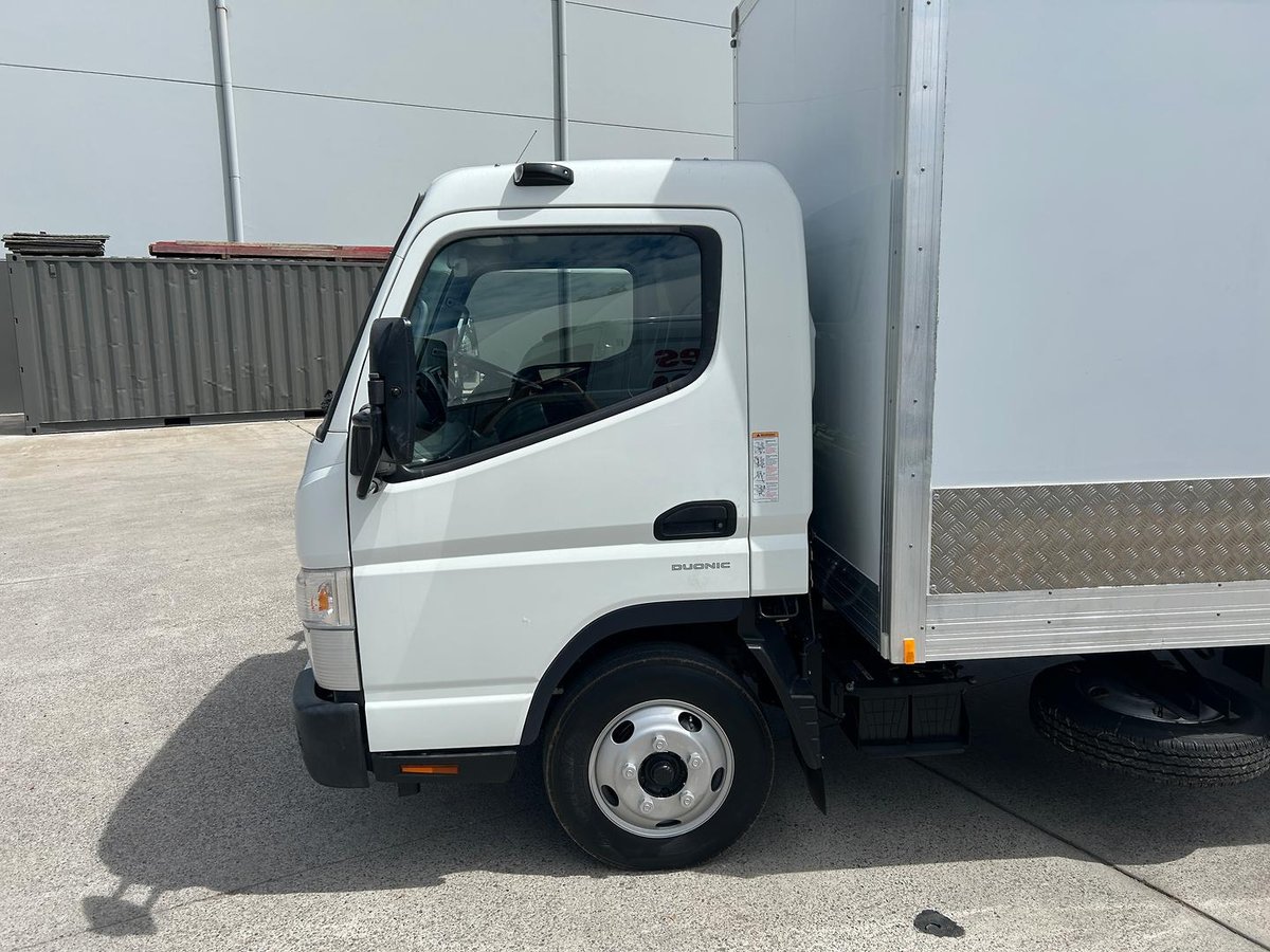 2023 Fuso Canter 515 image 4
