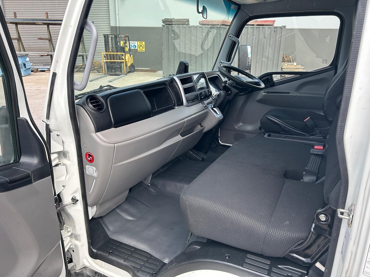 2023 Fuso Canter 515 image 15