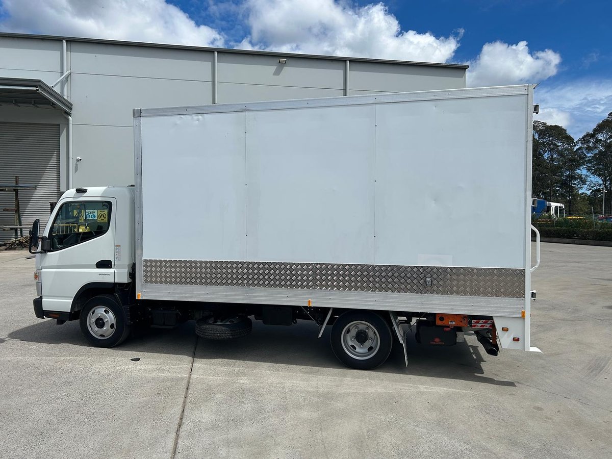 2023 Fuso Canter 515 image 5