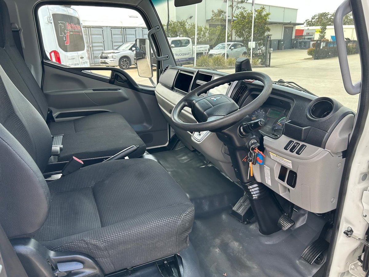 2023 Fuso Canter 515 image 11