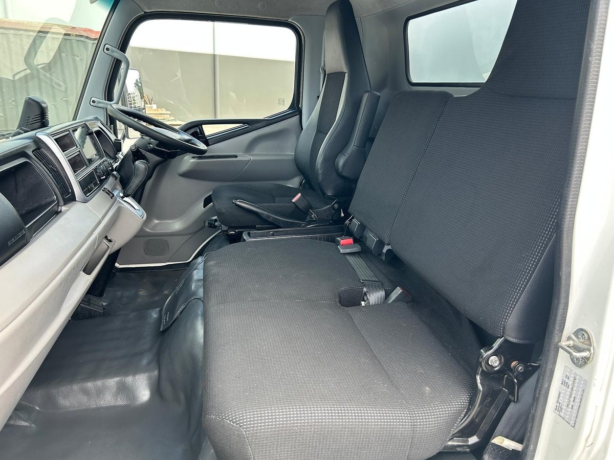 2023 Fuso Canter 515 image 16