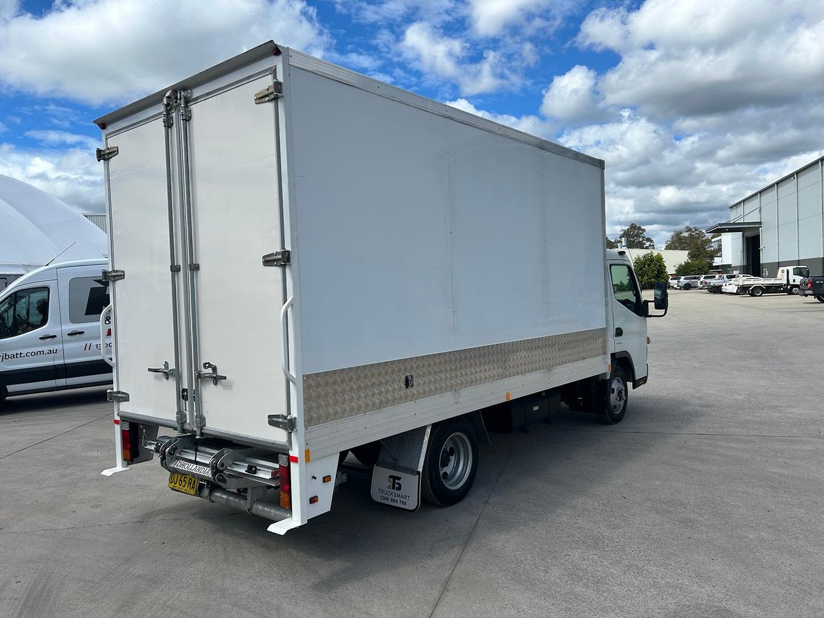 2023 Fuso Canter 515 image 8