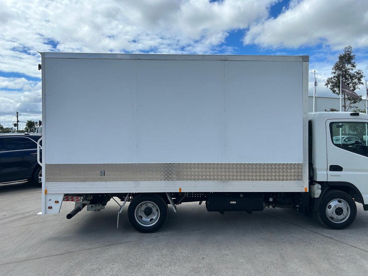 2023 Fuso Canter 515 image 9