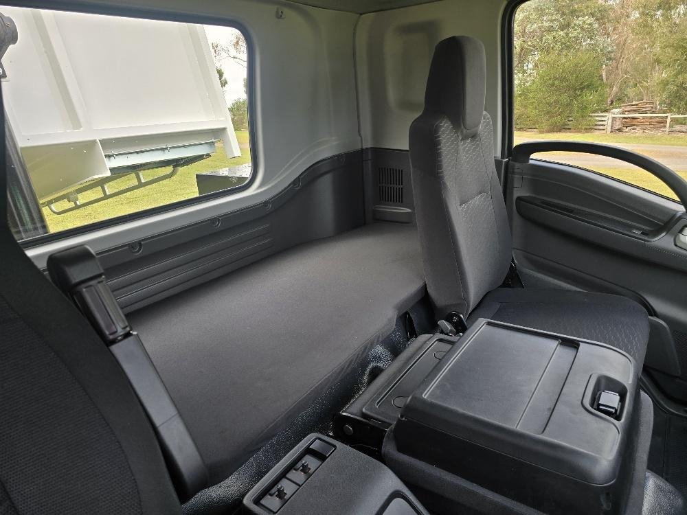 2026 Isuzu F Series FVD 170-300 AT R47 image 18