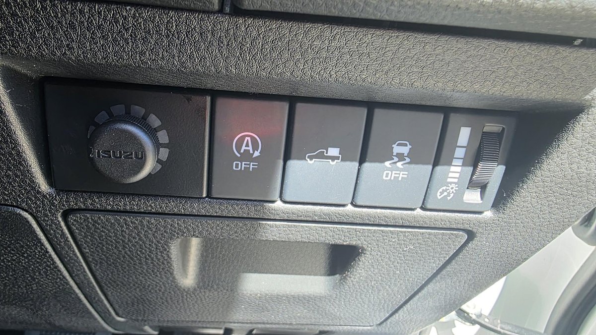 2026 Isuzu D-MAX LS-U MY25.5 4X4 Dual Range image 15