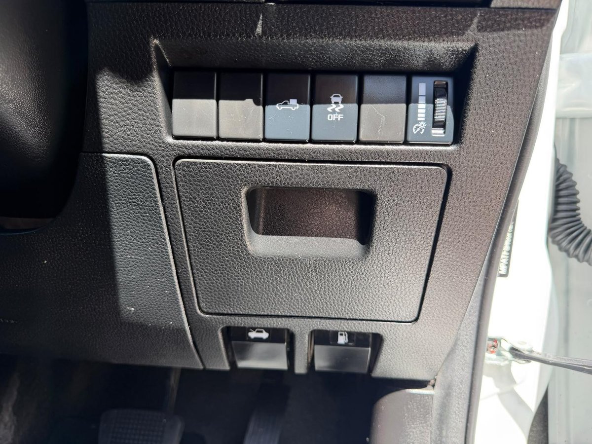 2024 Isuzu D-MAX X-TERRAIN MY24 4X4 Dual Range image 27
