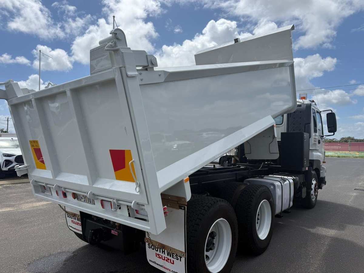 2017 Isuzu Giga CXZ 455 Premium image 13