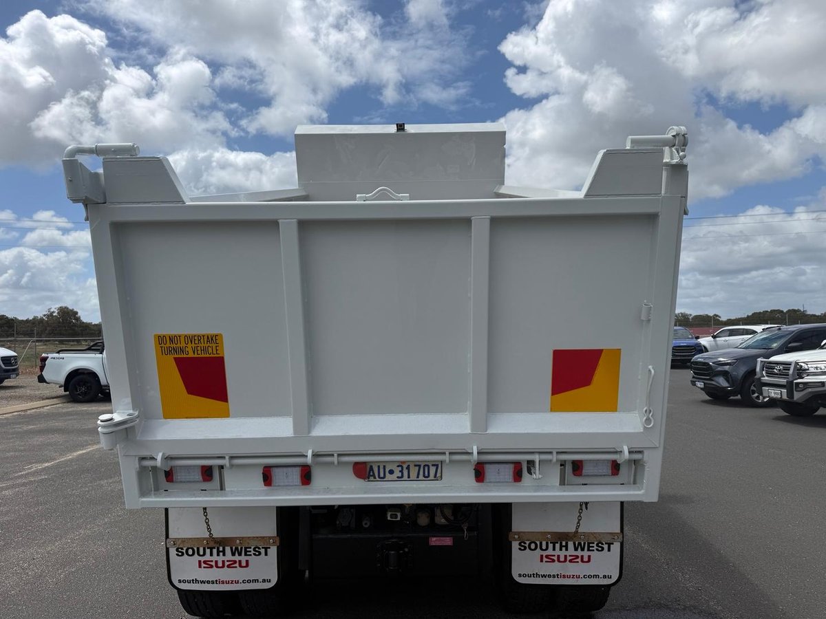 2017 Isuzu Giga CXZ 455 Premium image 12