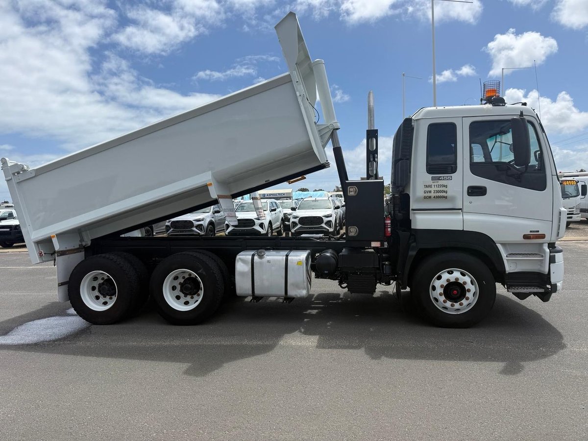 2017 Isuzu Giga CXZ 455 Premium image 10