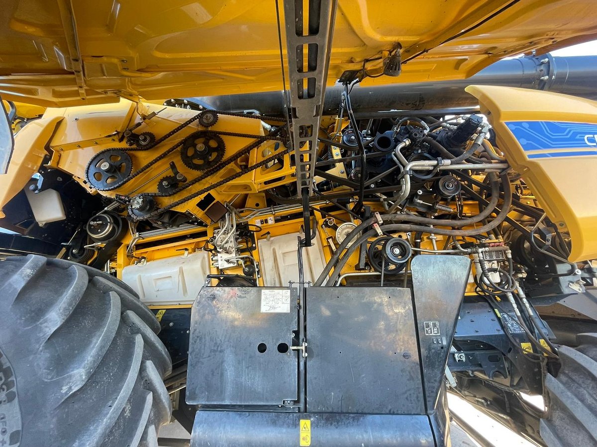 2021 New Holland Cr9.90 image 13