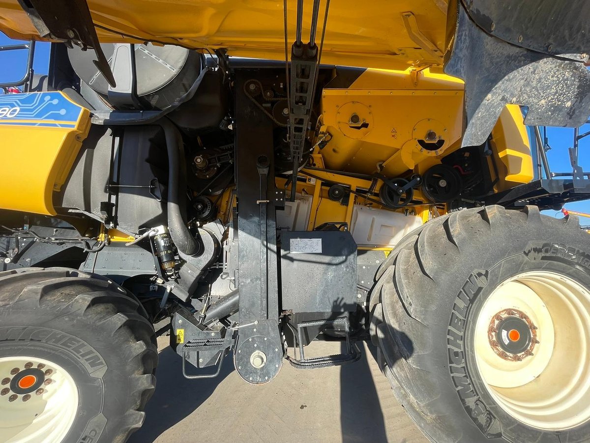 2021 New Holland Cr9.90 image 10
