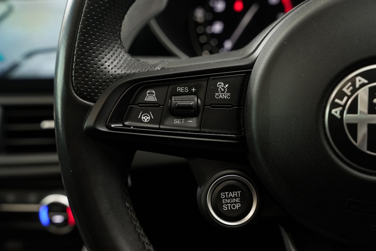 2021 Alfa Romeo Giulia Sport Series 2 image 23