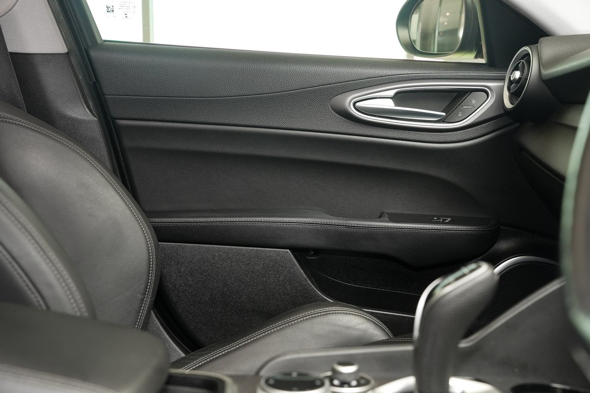 2021 Alfa Romeo Giulia Sport Series 2 image 10