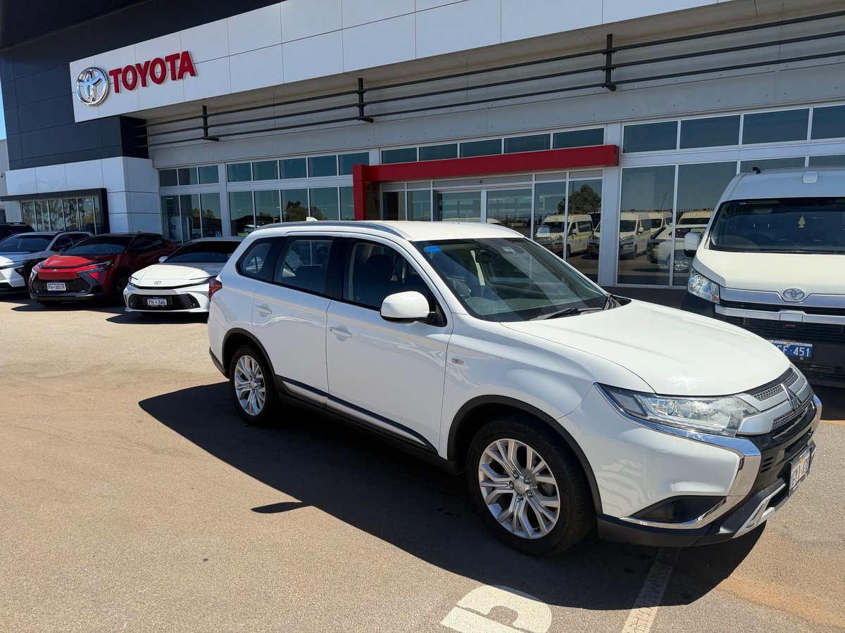 2020 MITSUBISHI OUTLANDER White