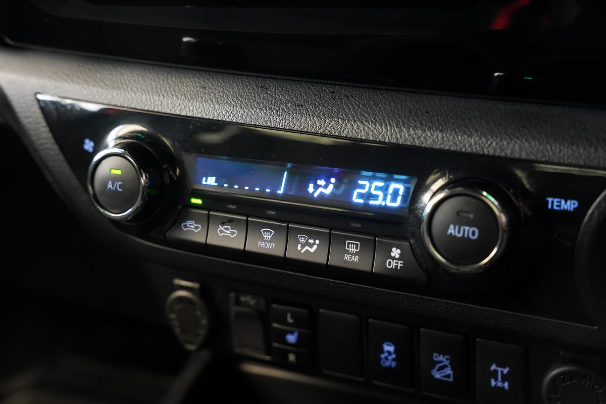 2019 Toyota Hilux Rugged X GUN126R 4X4 Dual Range image 18
