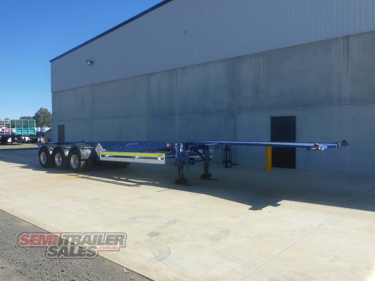 2005 Barker 40FT Skel