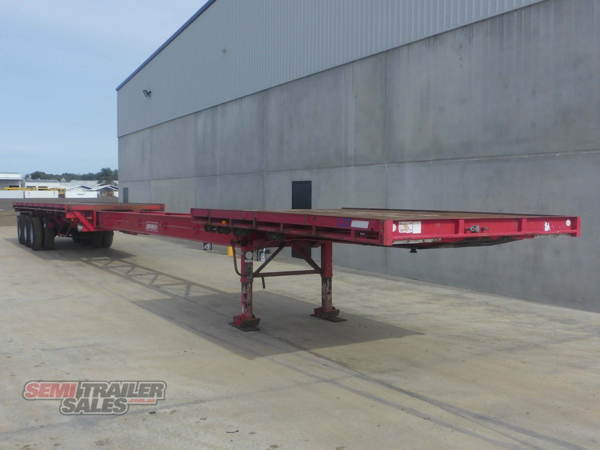 2002 Barker Extendable Flat Top Trailer