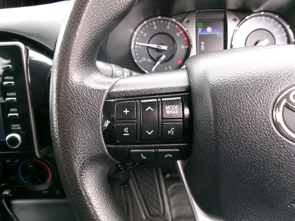 2020 Toyota Hilux 4x4 SR image 11
